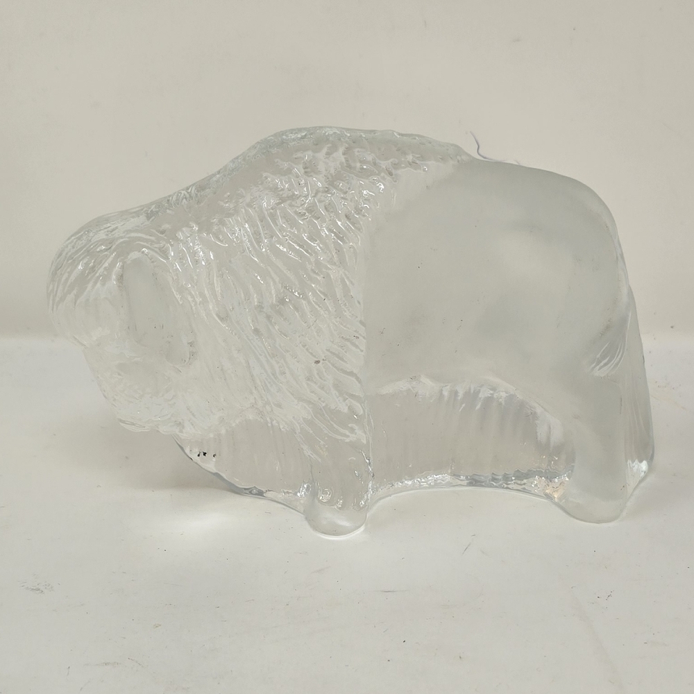 Vtg viking frosted art glass clear ice glass bison buffalo‎ paperweight figurine
